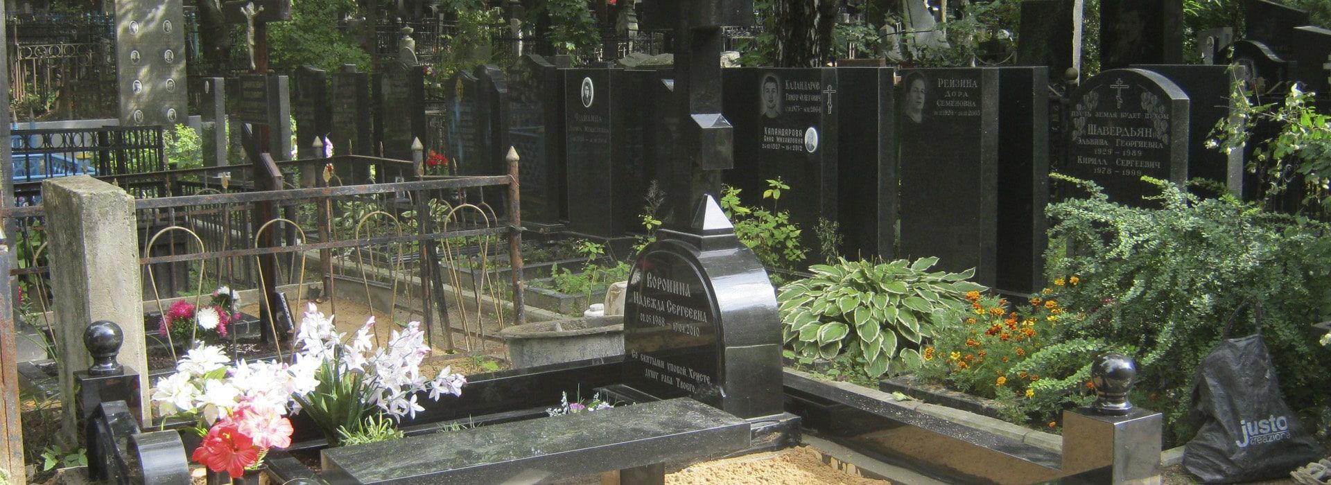 Памятник на кладбище - Даниловское